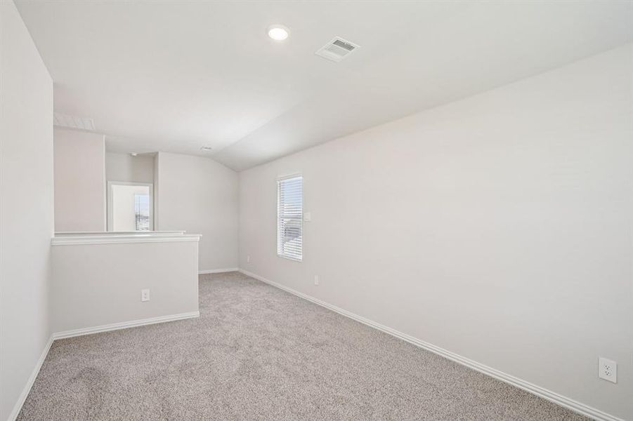 Spacious, unfurnished interior of a new home in Westmoor, Sherman (Image 27).
