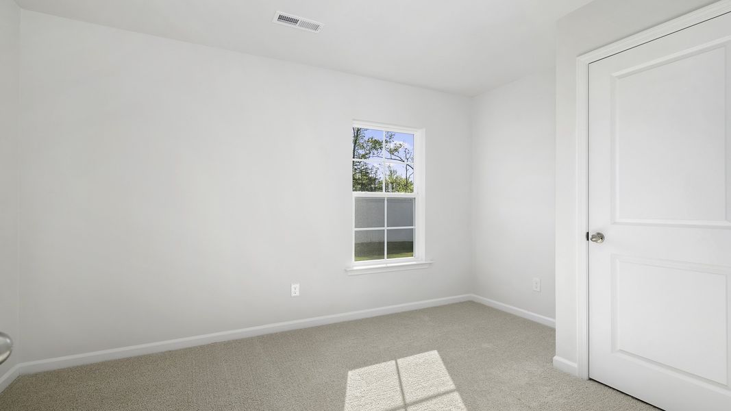 Spacious, unfurnished interior of a new home in Willow Mill, Thomasville (Image 14).