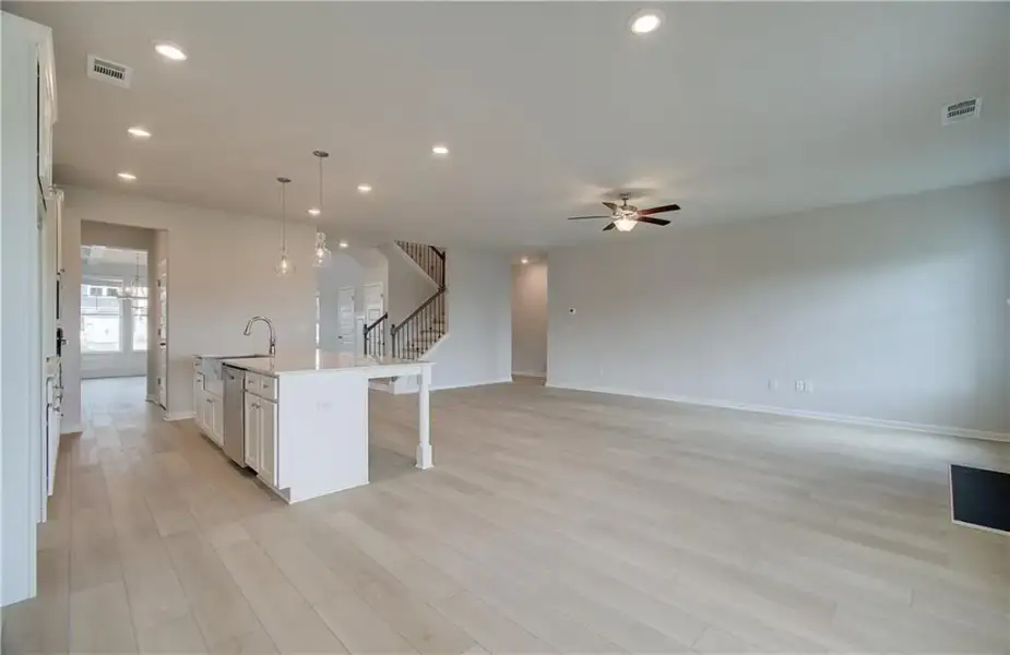 Spacious, unfurnished interior of a new home in Grandview at Millers Mill, Stockbridge (Image 20).