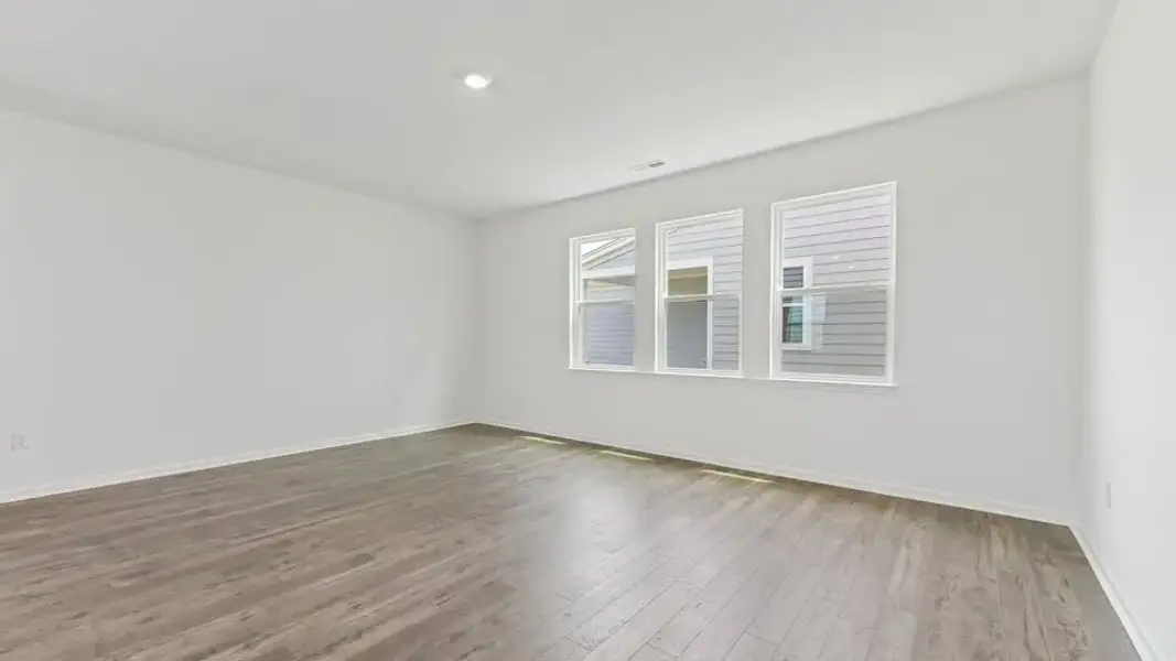 Spacious, unfurnished interior of a new home in Collins Ridge, Hillsborough (Image 20).