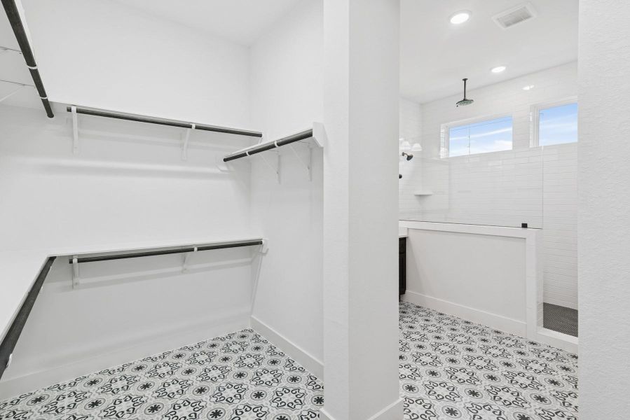 Spacious, unfurnished interior of a new home in Retreat at Oak Park, Houston (Image 14). Spacious, unfurnished interior of a new home in Retreat at Oak Park, Houston (Image 14).