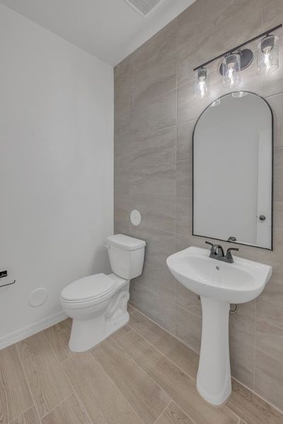 Representative furnished interior of a home built from the Bellagio 425SSC by Saratoga Homes in Paseo Del Este, El Paso (Image 12).