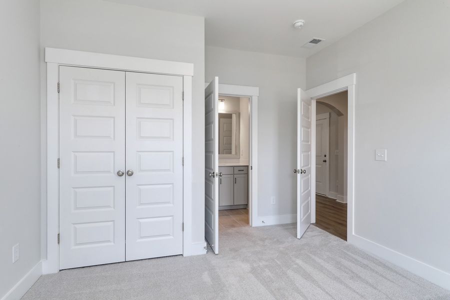 Spacious, unfurnished interior of a new home in Arcadia, Myrtle Beach (Image 31).