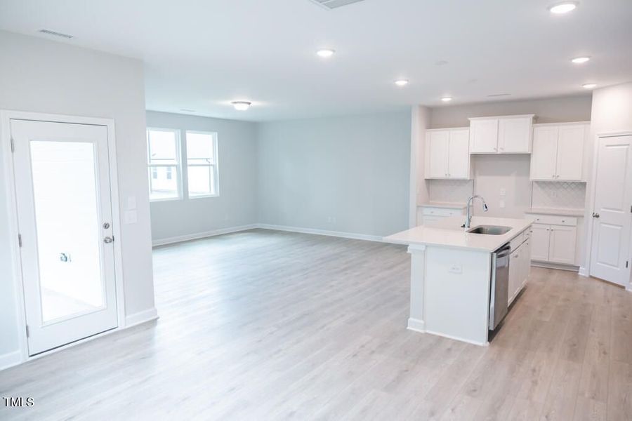 Spacious, unfurnished interior of a new home in Gregory Village, Lillington (Image 78).
