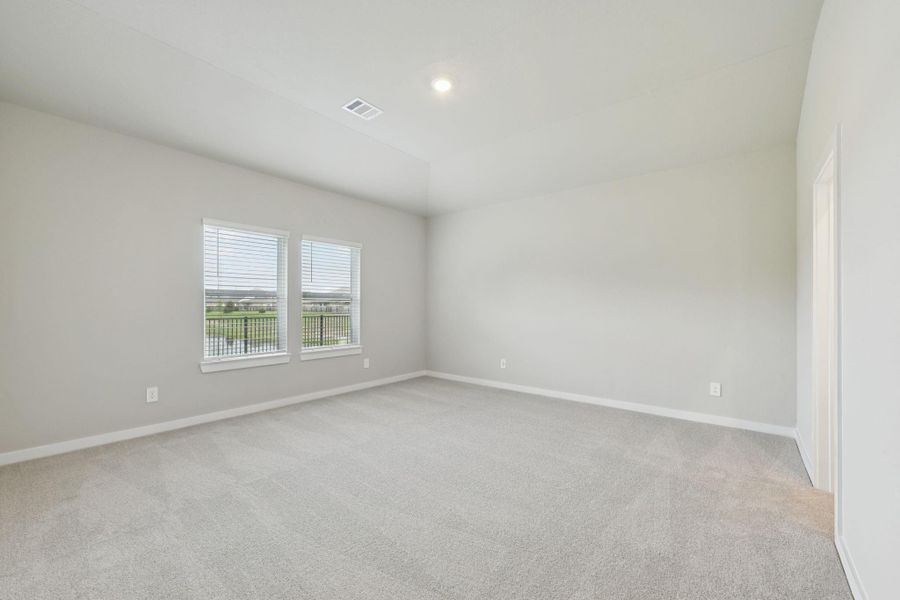 Spacious, unfurnished interior of a new home in Heights of Barbers Hill, Mont Belvieu (Image 14).