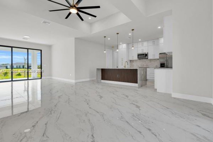 Spacious, unfurnished interior of a new home in , Cape Coral (Image 31).