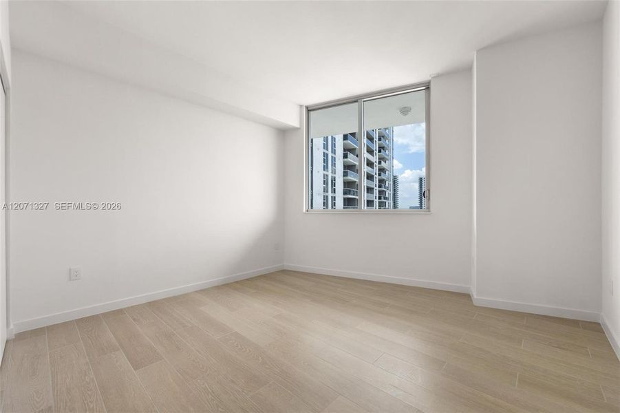 Spacious, unfurnished interior of a new home in , Miami (Image 22).