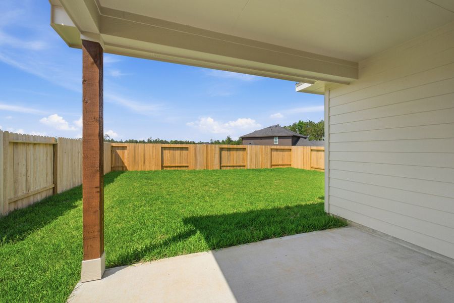 Exterior details and patio area of a home in Magnolia Springs, Montgomery (Image 4).