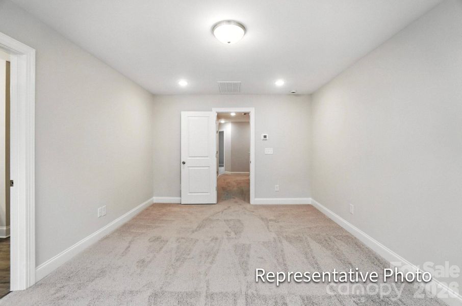 Spacious, unfurnished interior of a new home in Harrisburg Village, Harrisburg (Image 16).