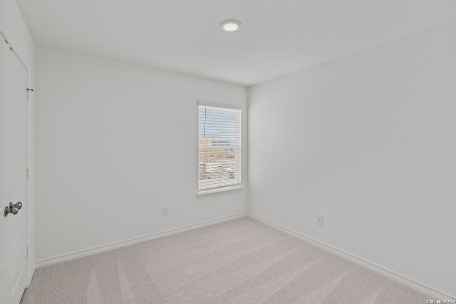 Spacious, unfurnished interior of a new home in Davis Ranch, San Antonio (Image 9).