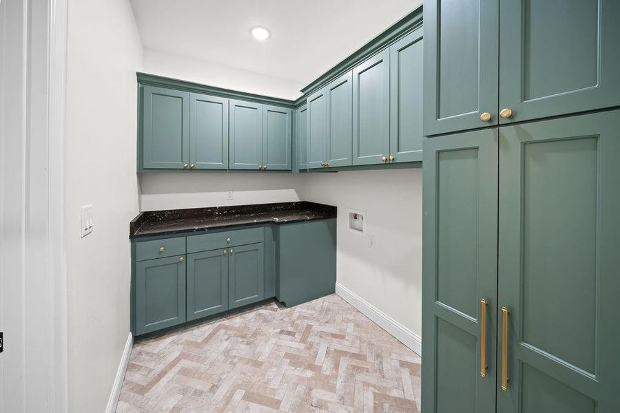 Furnished interior view inside a new home in , Tyler (Image 14).