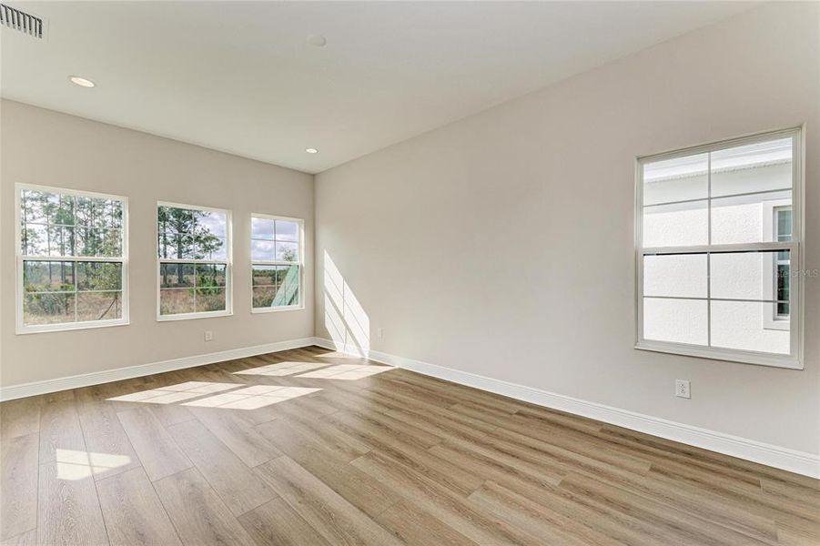 Spacious, unfurnished interior of a new home in Two Rivers, Zephyrhills (Image 18).