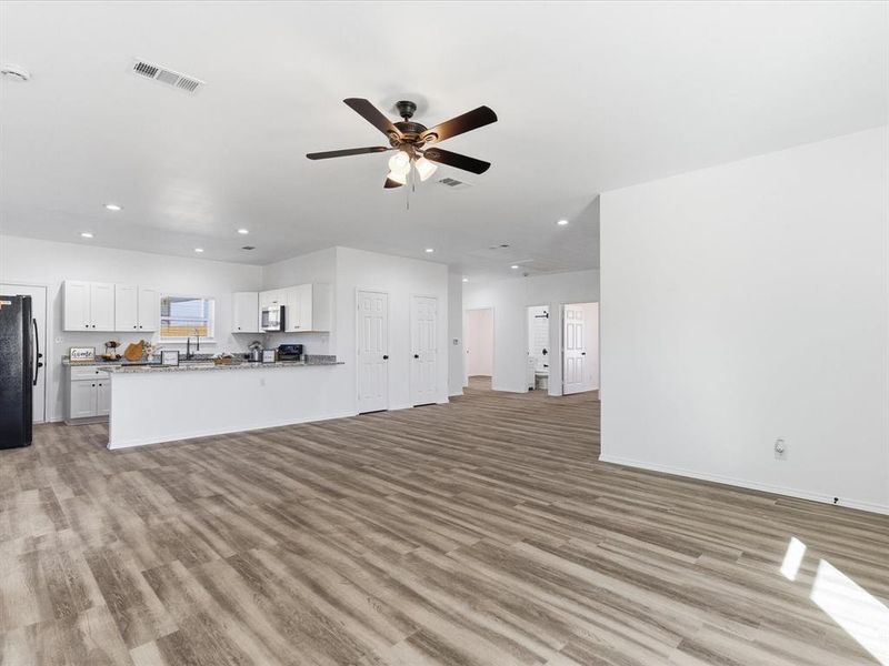 Spacious, unfurnished interior of a new home in , Kennedale (Image 17).
