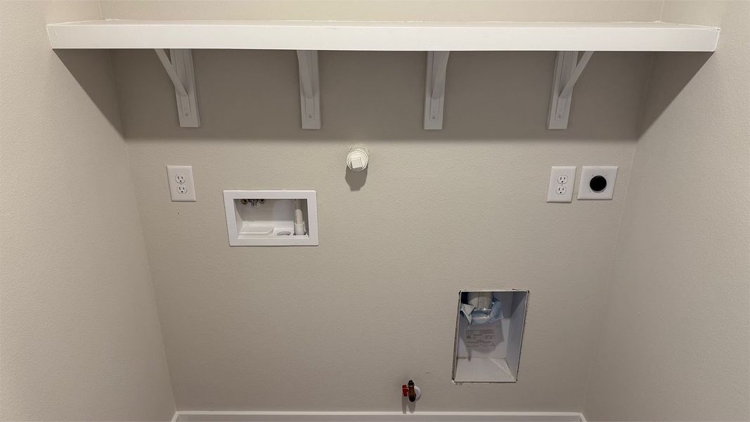 Spacious, unfurnished interior of a new home in London Towne, Corpus Christi (Image 18).