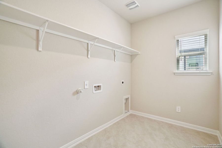 Spacious, unfurnished interior of a new home in Royal Crest, San Antonio (Image 30). Spacious, unfurnished interior of a new home in Royal Crest, San Antonio (Image 30).