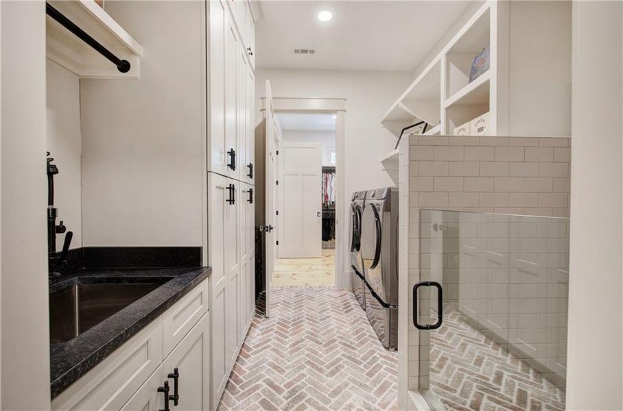 Furnished interior view inside a new home in , Temple (Image 63).
