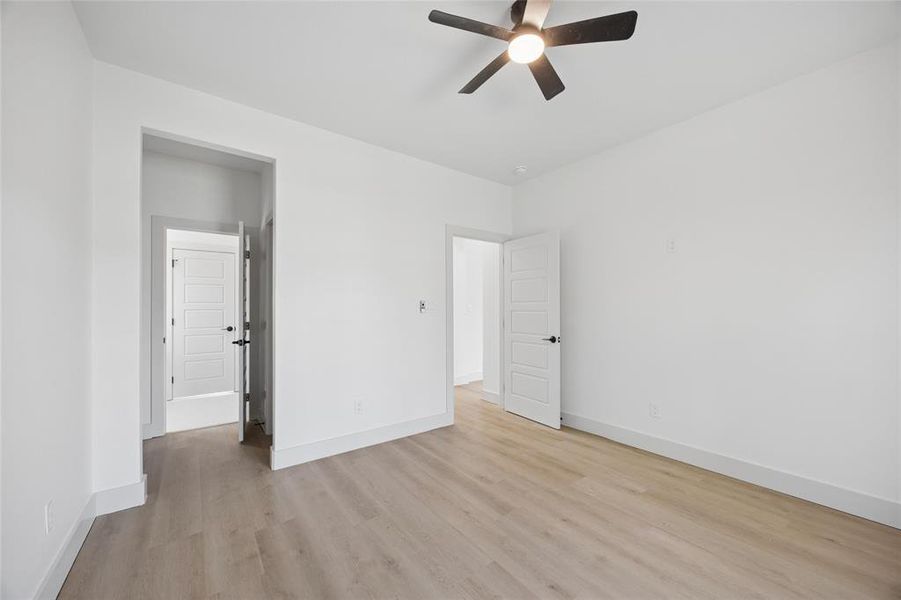 Spacious, unfurnished interior of a new home in , Sherman (Image 19).