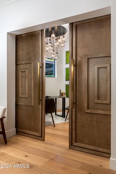 SIGNATURE BARN DOORS