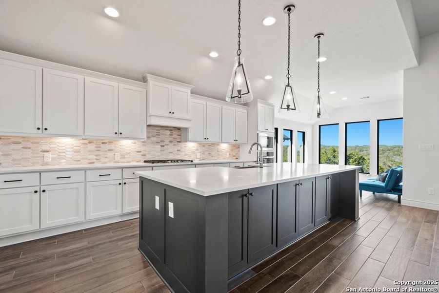 Furnished interior view inside a new home in La Cima 60', San Marcos (Image 27).