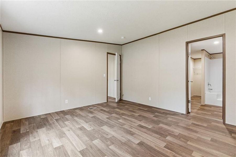 Spacious, unfurnished interior of a new home in , Dallas (Image 13).