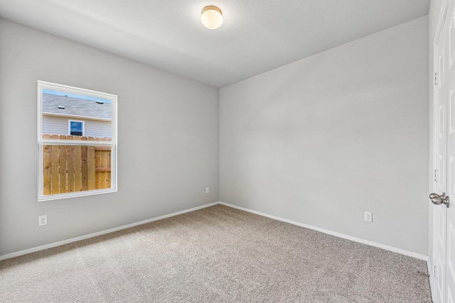 Spacious, unfurnished interior of a new home in Cloverleaf, Austin (Image 19).