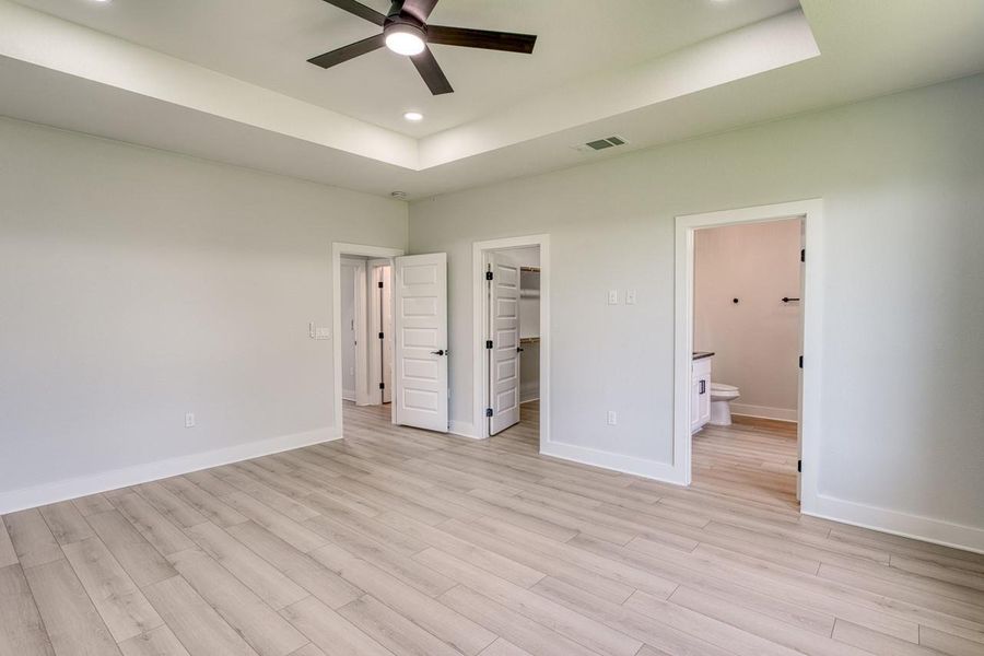 Spacious, unfurnished interior of a new home in , Kingsland (Image 24).