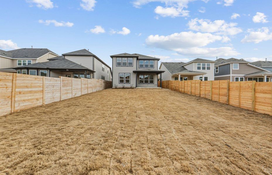 Exterior details and patio area of a home in Horizon Lake, Leander (Image 3).