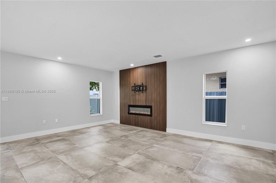 Spacious, unfurnished interior of a new home in , Miami (Image 25).