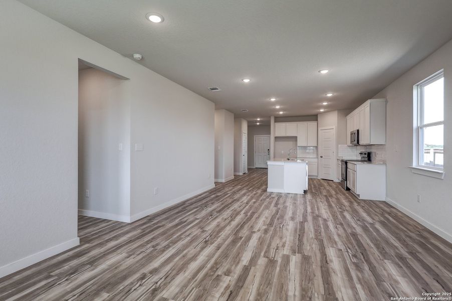 Image 28 of a home in Cinco Lakes.