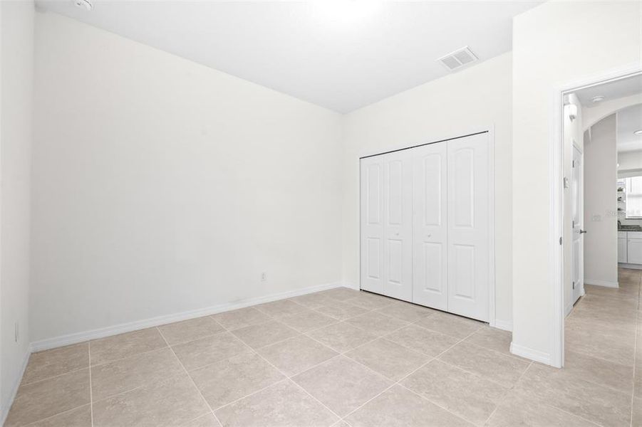 Spacious, unfurnished interior of a new home in , Tampa (Image 16).