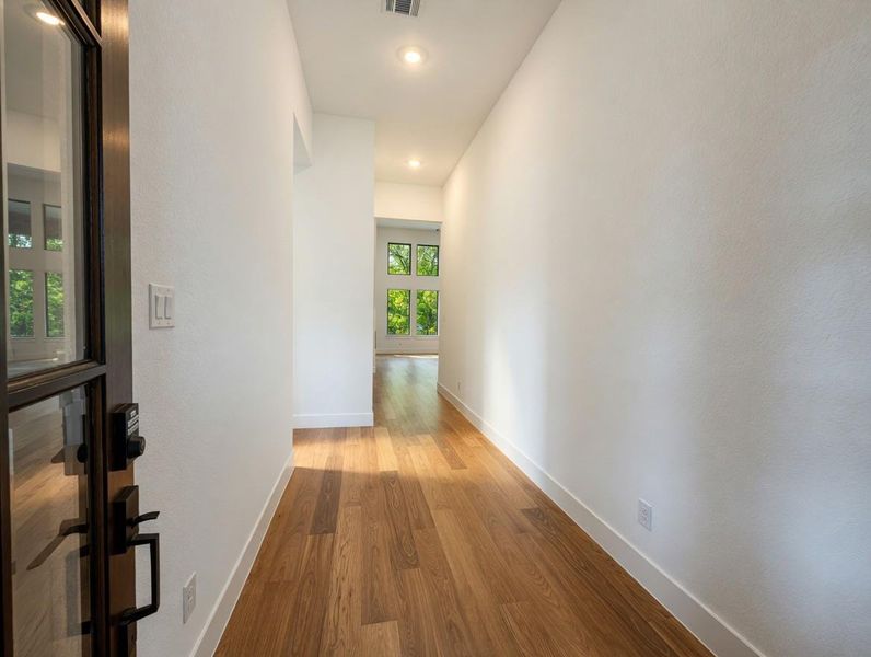 Spacious, unfurnished interior of a new home in Friendswood Trails, Friendswood (Image 22). Spacious, unfurnished interior of a new home in Friendswood Trails, Friendswood (Image 22).