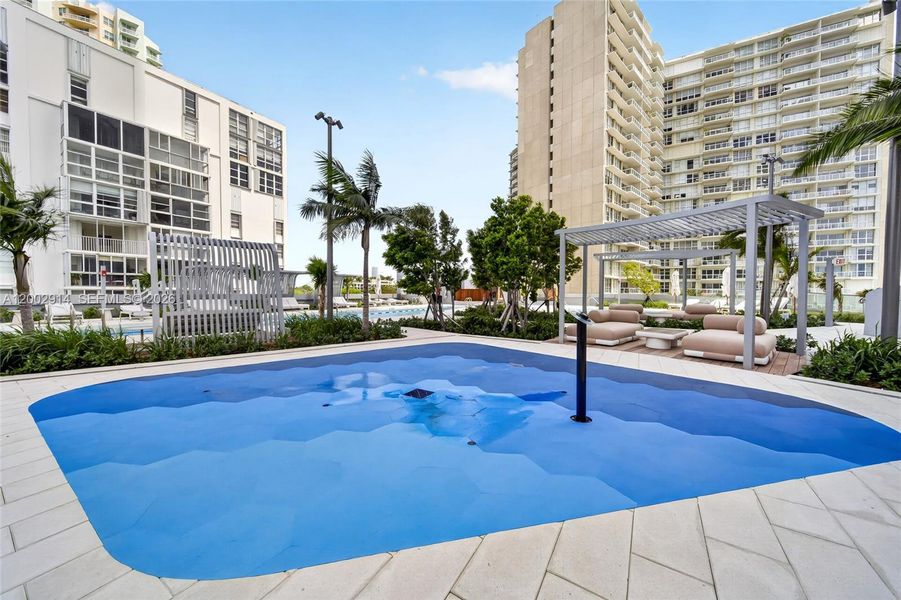 Condo located in Miami, FL showcasing its design and architecture (Image 28).