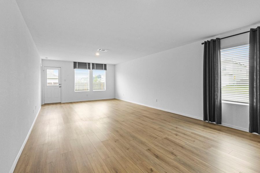 Spacious, unfurnished interior of a new home in Sunset Oaks, San Marcos (Image 24).