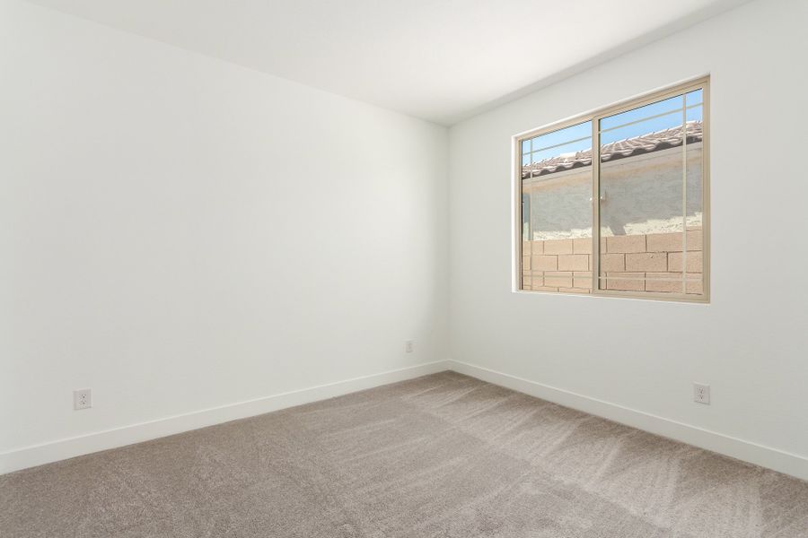 Spacious, unfurnished interior of a new home in Hawes Crossing, Mesa (Image 25).