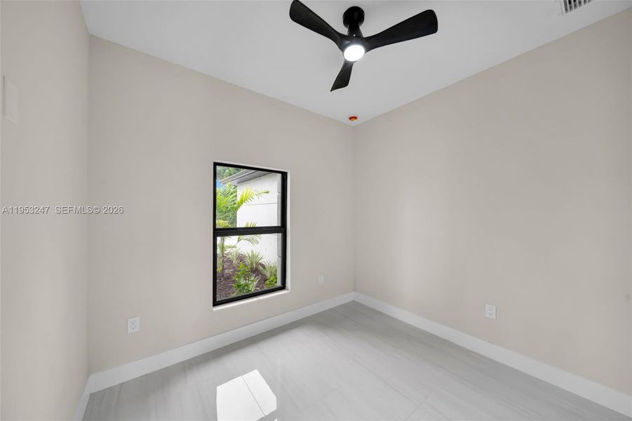Spacious, unfurnished interior of a new home in , Cape Coral (Image 21).