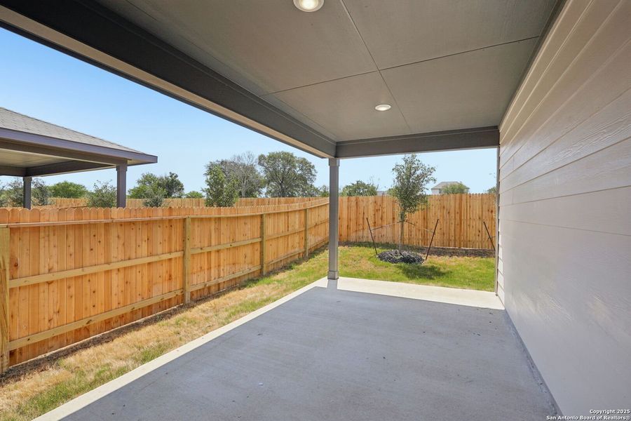 Image 44 of a home in Royal Crest. Image 44 of a home in Royal Crest.