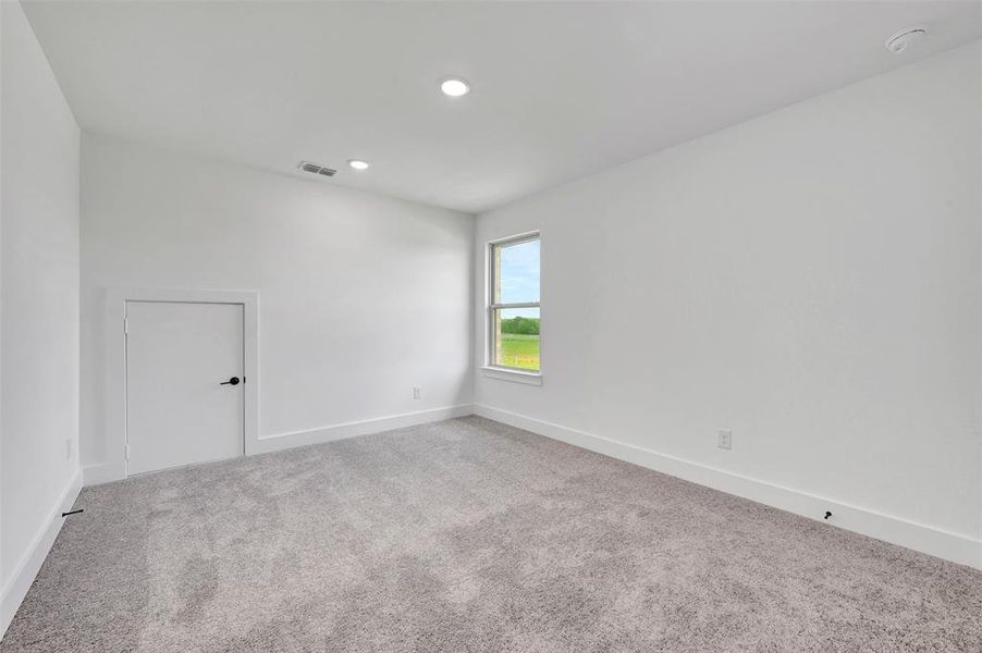 Spacious, unfurnished interior of a new home in Lily Creek at Sutton Fields, Aubrey (Image 35). Spacious, unfurnished interior of a new home in Lily Creek at Sutton Fields, Aubrey (Image 35).