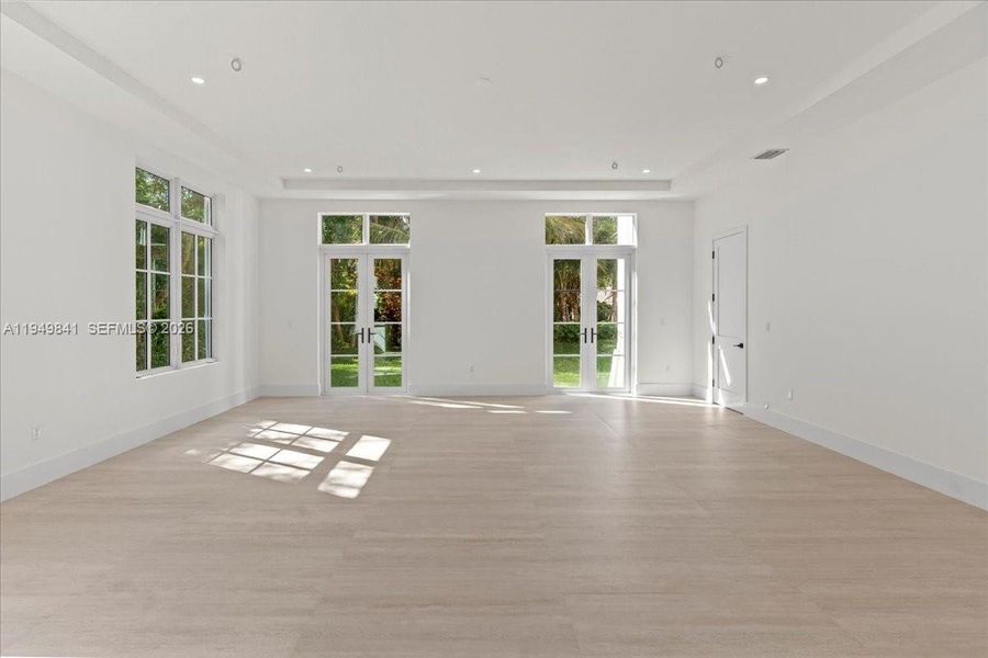 Spacious, unfurnished interior of a new home in , Pinecrest (Image 30).