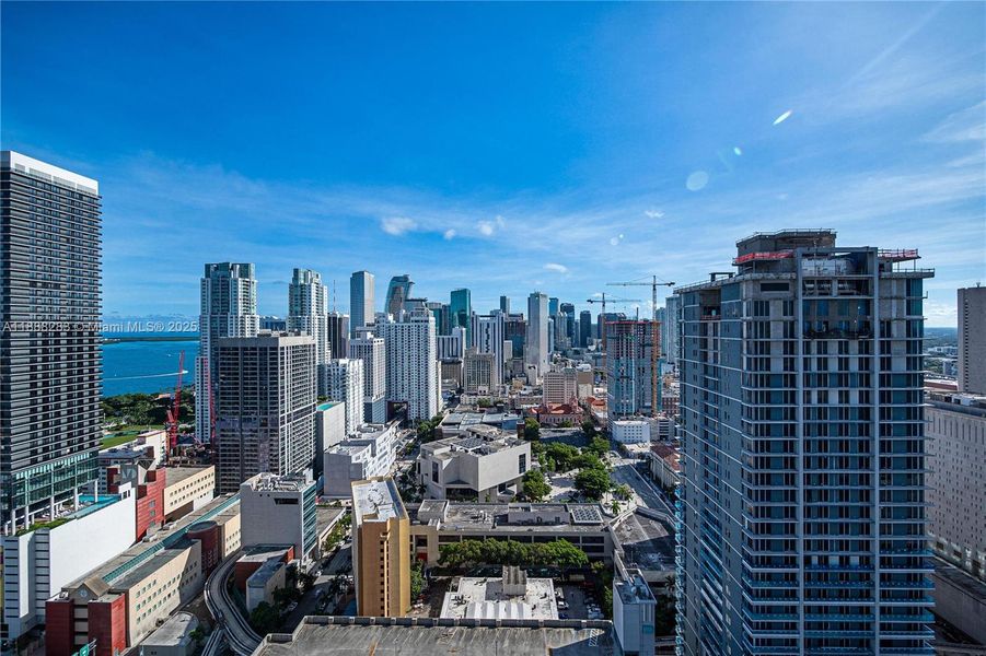 Condo located in Miami, FL showcasing its design and architecture (Image 4).