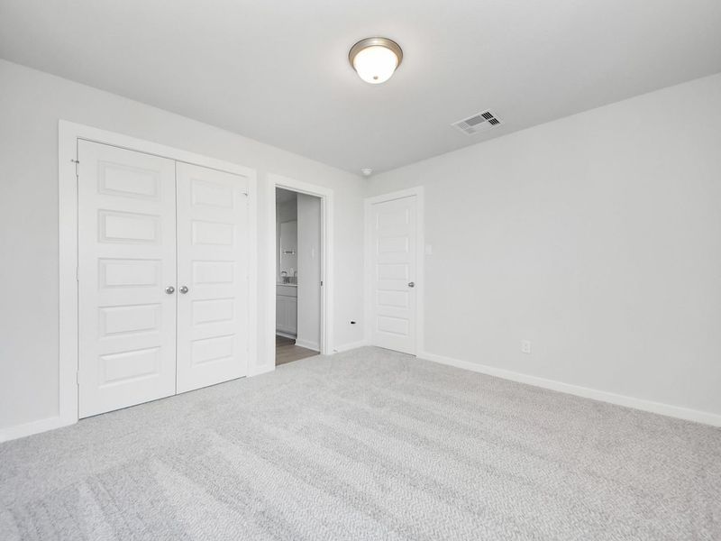 Spacious, unfurnished interior of a new home in Sunterra, Katy (Image 27).