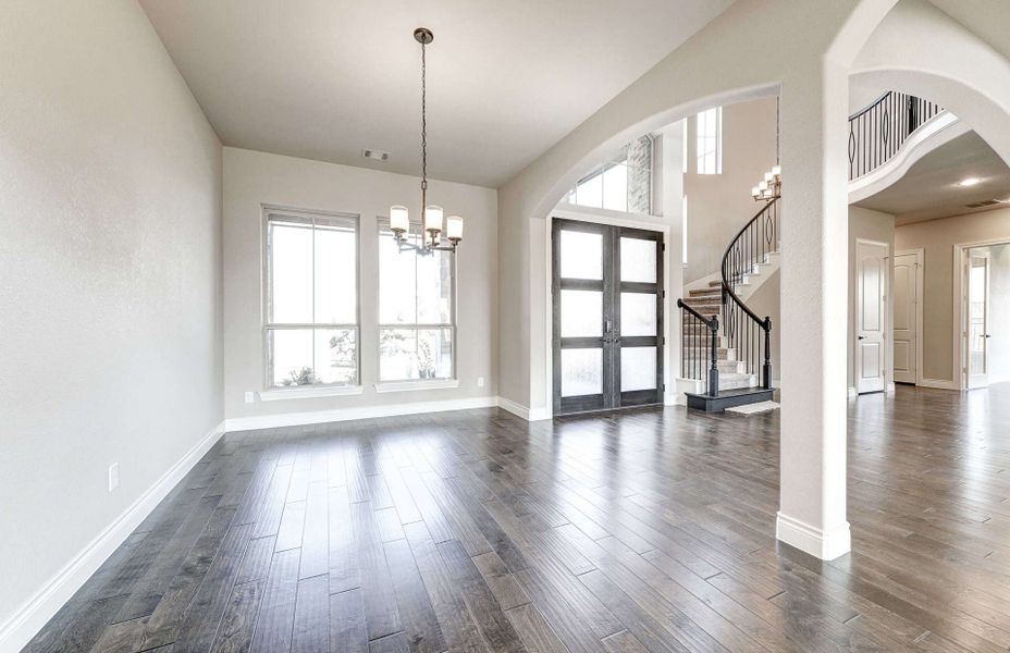 Representative unfurnished interior of a home built from the 4590 by Ravenna Homes in Artavia 70′, Conroe (Image 16).