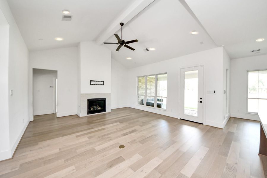 Spacious, unfurnished interior of a new home in , Alvin (Image 28). Spacious, unfurnished interior of a new home in , Alvin (Image 28).