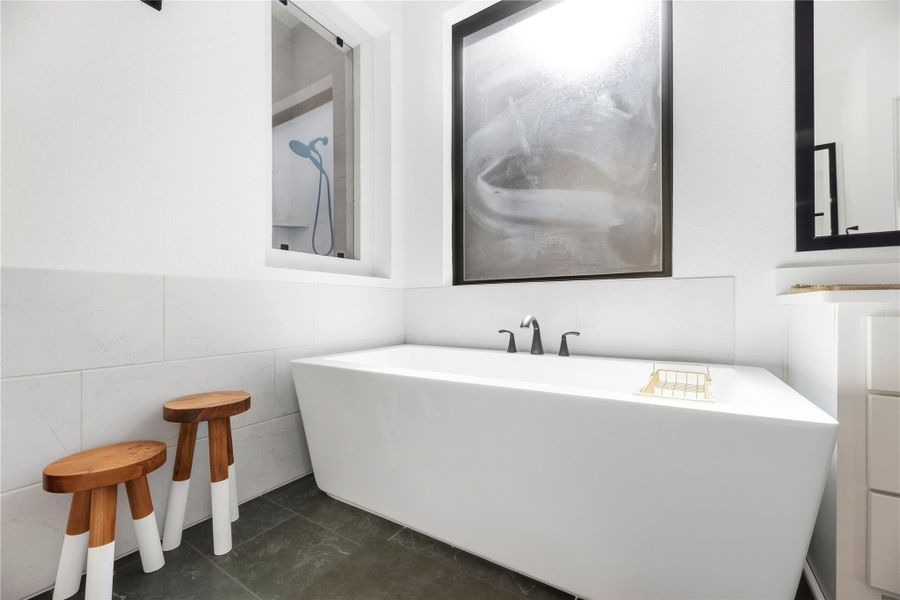 Furnished interior view inside a new home in Sienna, Missouri City (Image 16).