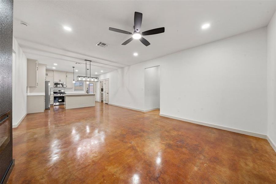 Spacious, unfurnished interior of a new home in , Waco (Image 19).