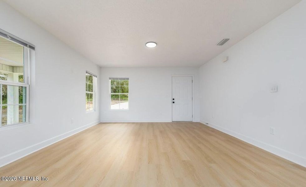 Spacious, unfurnished interior of a new home in , Keystone Heights (Image 11).