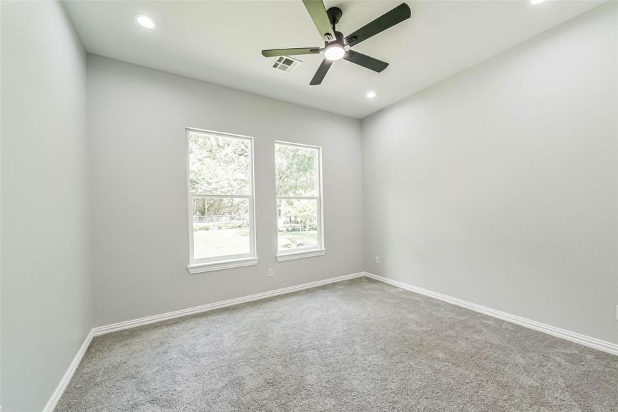 Spacious, unfurnished interior of a new home in , Conroe (Image 21).