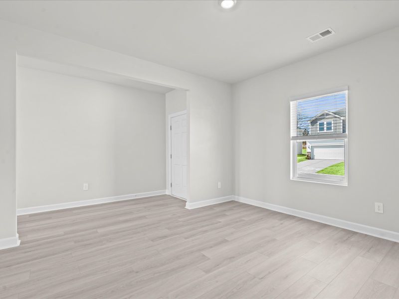 Spacious, unfurnished interior of a new home in Brayfield Manor - Signature Collection, Wellford (Image 10).