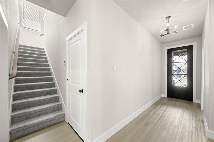 Spacious, unfurnished interior of a new home in Oaks of North Grove, Waxahachie (Image 19).
