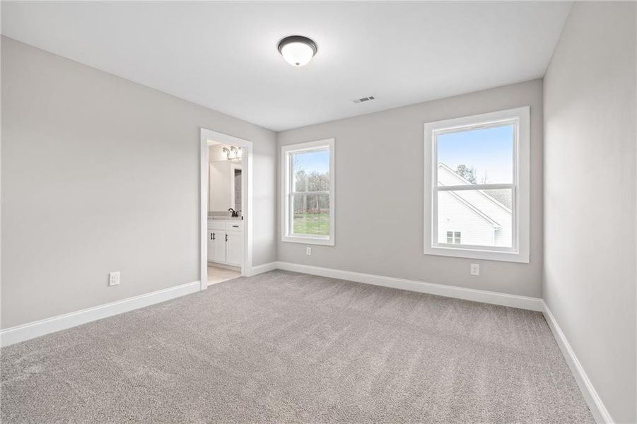 Spacious, unfurnished interior of a new home in , Jefferson (Image 23).