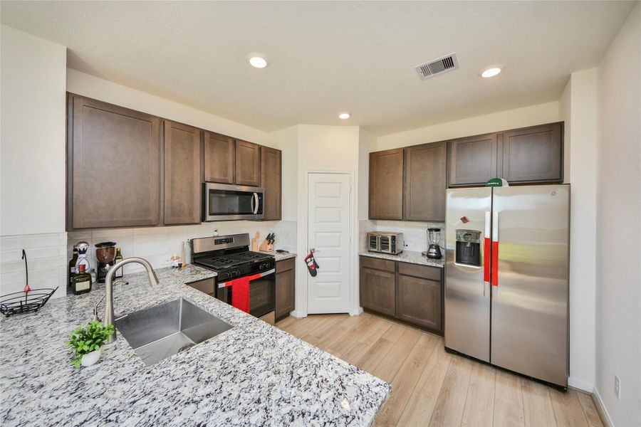 Furnished interior view inside a new home in Sunterra North, Katy (Image 15).